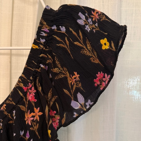 Floral Ruffle Blouse - Picture 4 of 7